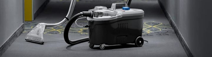 Extraction machine for cleaning carpets and sofas in a carpeted corridor
